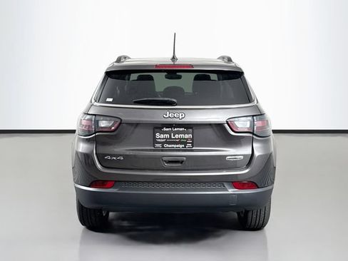 Used 2022 Jeep Compass Latitude w/ Sun and Sound Group AWD/4WD image 6