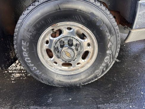 Used 2004 Chevrolet Silverado 2500 LT w/ Heavy-Duty Power Package image 8