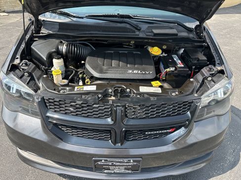 Used 2017 Dodge Grand Caravan SXT w/ Blacktop Package FWD image 21