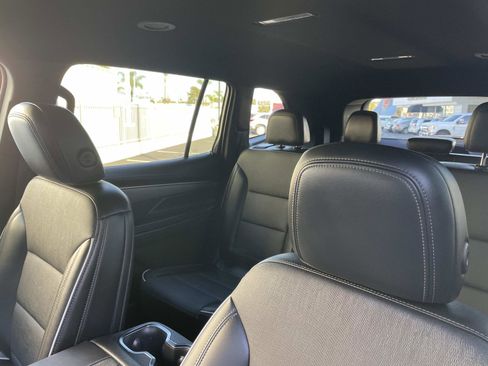 Used 2025 Buick Enclave Preferred image 23