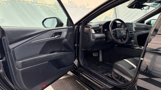 Used 2025 Toyota Camry SE FWD image 28