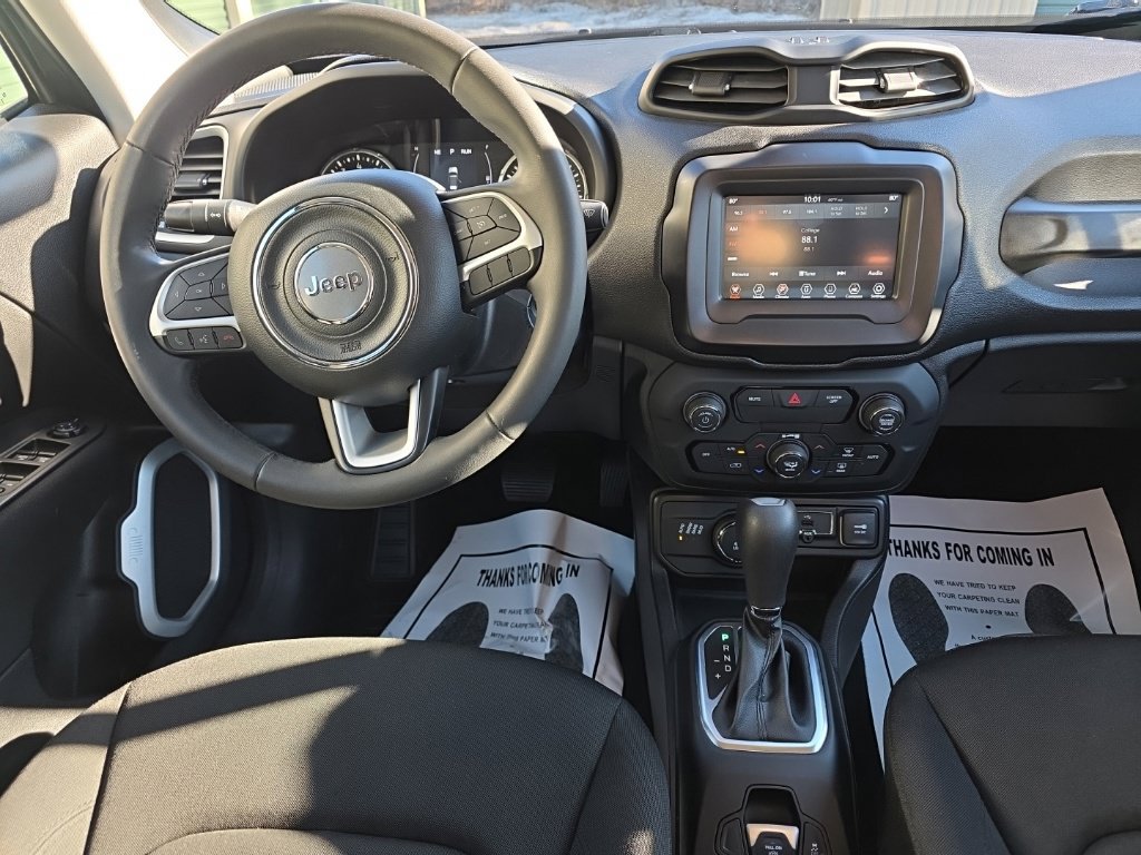Used 2018 Jeep Renegade Latitude AWD/4WD image 21