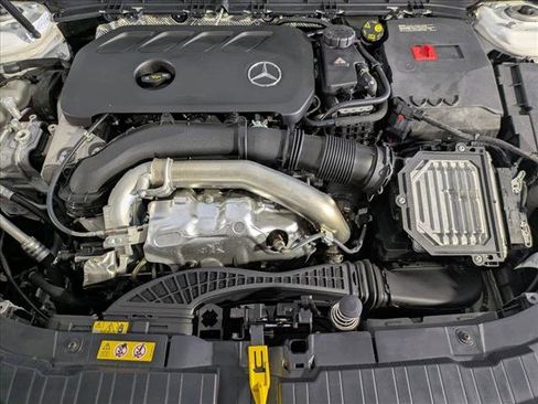 Used 2025 Mercedes-Benz GLB 250 image 22