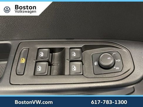 Used 2025 Volkswagen Taos SE image 29