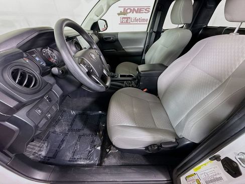Used 2022 Toyota Tacoma SR AWD/4WD image 26