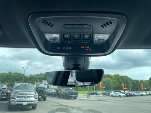 Used 2023 Chevrolet Traverse RS AWD/4WD image 21