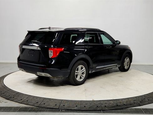 Used 2024 Ford Explorer XLT w/ Equipment Group 202A image 7