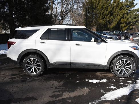 Used 2022 Ford Explorer ST image 4