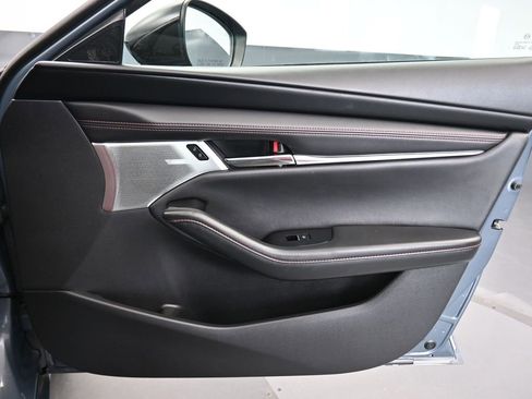 Used 2022 MAZDA MAZDA3 s image 39