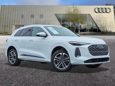 Used 2025 Audi Q5 Premium w/ Convenience Package image 1