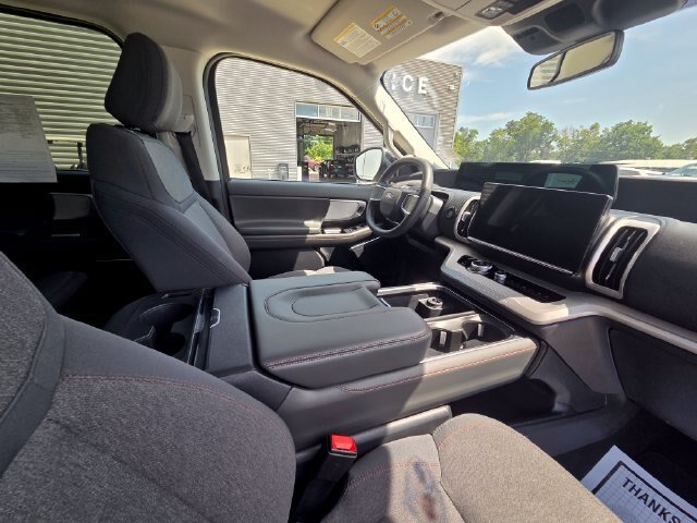 Certified 2025 Ford Expedition Active AWD/4WD image 2