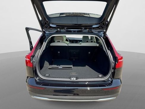 New 2026 Volvo V60 B5 Cross Country Plus w/ Climate Package AWD/4WD image 21