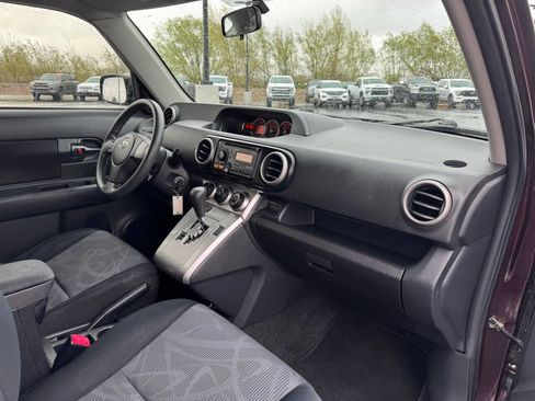 Used 2012 Scion xB FWD image 30
