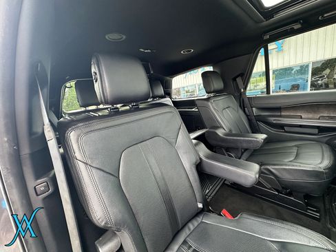 Used 2019 Ford Expedition Limited w/ Equipment Group 302A AWD/4WD image 28