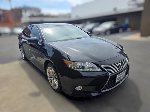 Used 2013 Lexus ES 350 w/ Luxury Pkg FWD image 3
