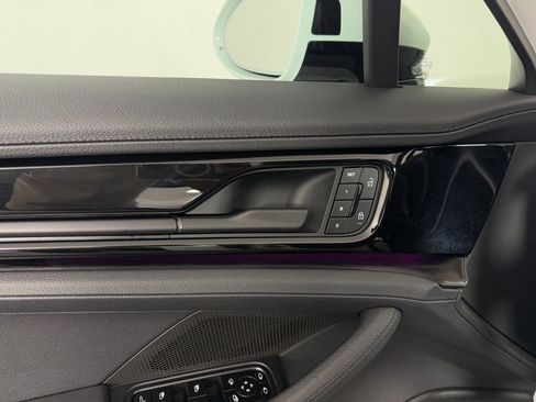 Certified 2025 Porsche Panamera image 21