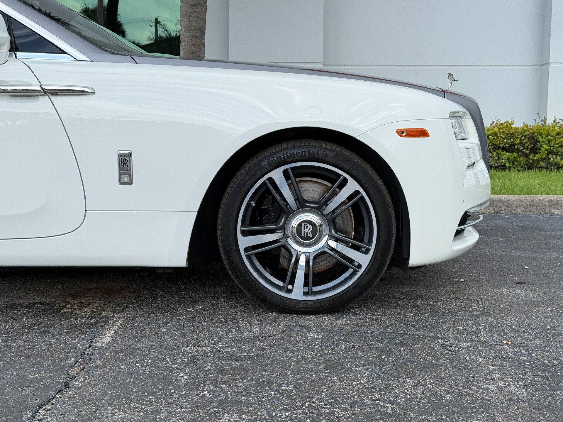 Used 2014 Rolls-Royce Wraith RWD image 3