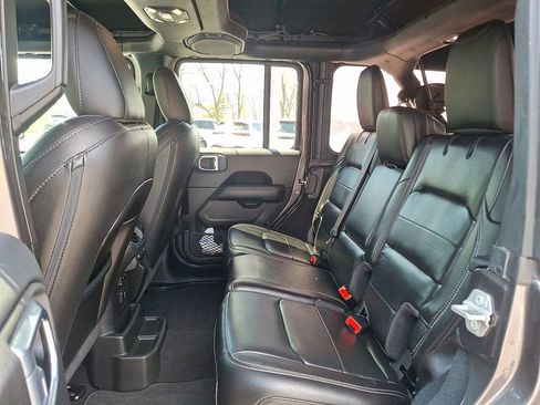 Used 2022 Jeep Wrangler Unlimited Sahara w/ LED Lighting Group AWD/4WD image 13