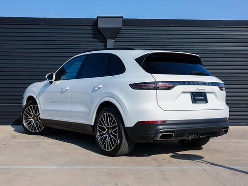 Certified 2023 Porsche Cayenne image 3