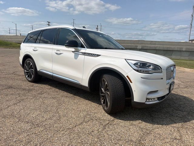 Used 2020 Lincoln Aviator Reserve w/ Equipment Group 202A AWD/4WD image 2
