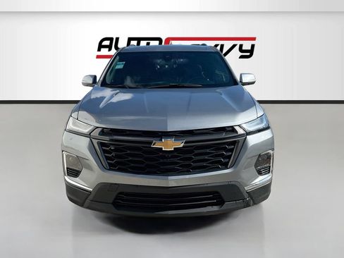 Used 2023 Chevrolet Traverse LT FWD image 2