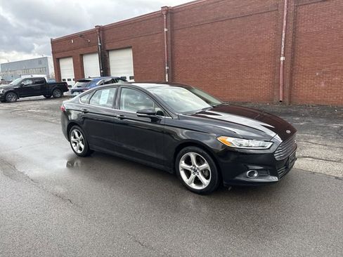Used 2016 Ford Fusion SE image 11