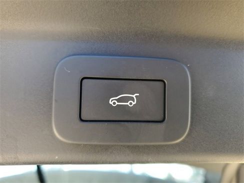 Used 2024 Jaguar F-PACE R-Dynamic S image 33