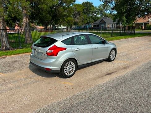 Used 2012 Ford Focus Titanium FWD image 8
