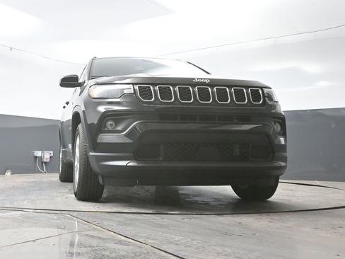 Used 2025 Jeep Compass Latitude image 27