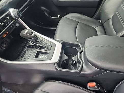 Used 2021 Toyota RAV4 XLE Premium image 16