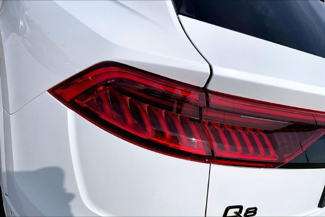Used 2021 Audi Q8 Premium Plus w/ Premium Plus Package AWD/4WD image 32