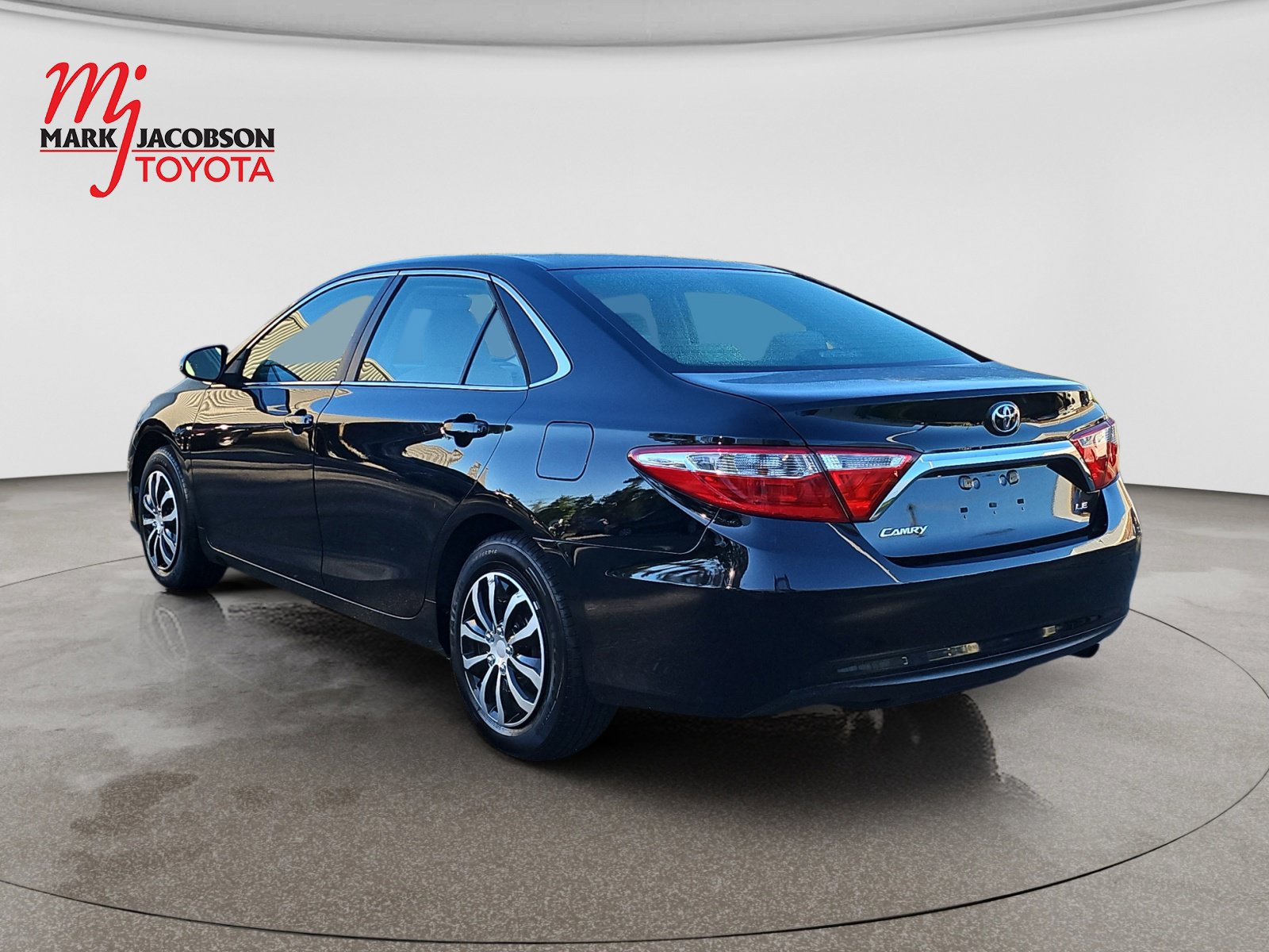 Used 2017 Toyota Camry LE FWD image 11
