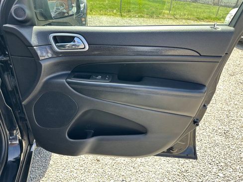 Used 2018 Jeep Grand Cherokee Altitude image 28