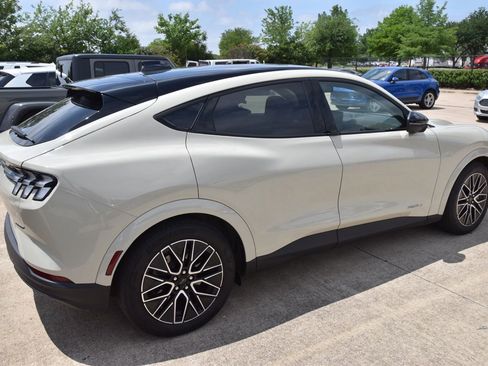 Certified 2025 Ford Mustang Mach-E Premium AWD/4WD image 5