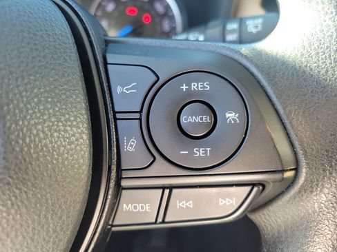 Used 2022 Toyota RAV4 XLE image 29