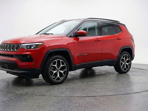 Used 2025 Jeep Compass Limited image 3