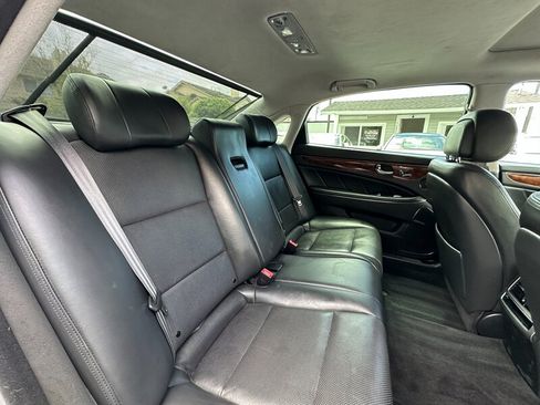 Used 2014 Hyundai Equus Signature RWD image 24