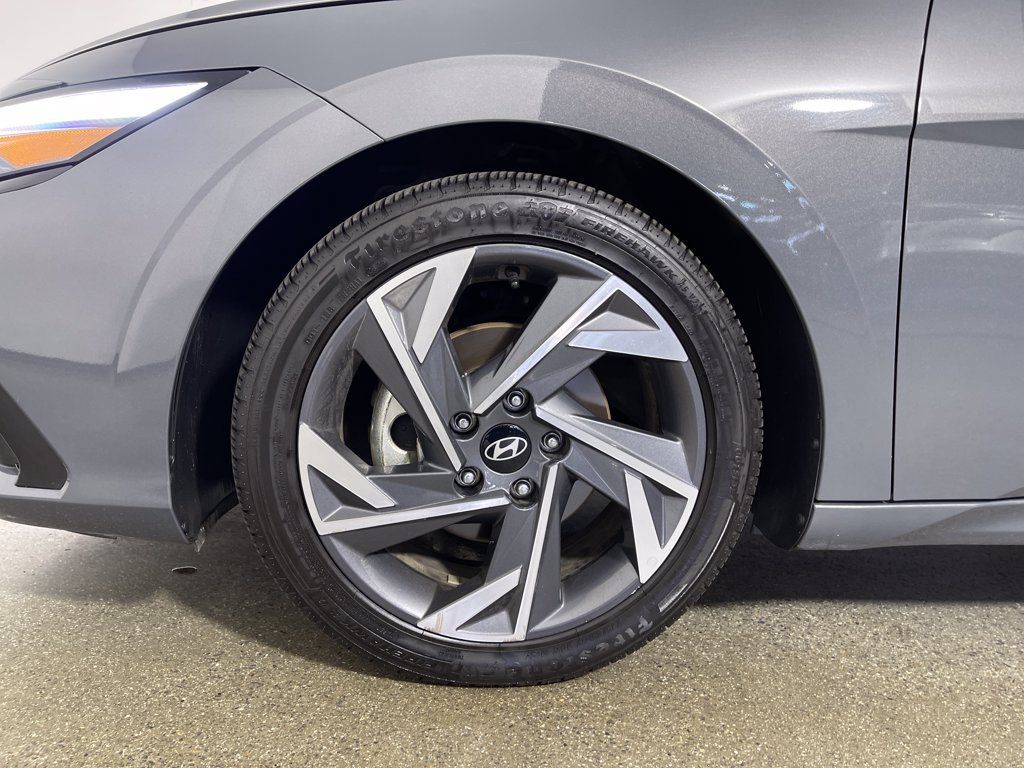 Certified 2025 Hyundai Elantra SEL FWD image 12
