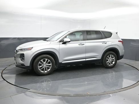 Used 2020 Hyundai Santa Fe SE image 2