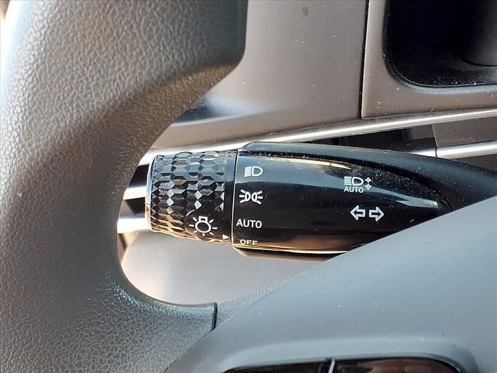 Used 2023 Hyundai Elantra Blue FWD image 14