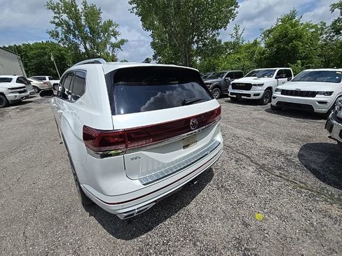 Used 2024 Volkswagen Atlas SEL Premium R-Line AWD/4WD image 5