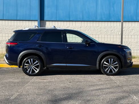 Used 2024 Nissan Pathfinder Platinum image 4