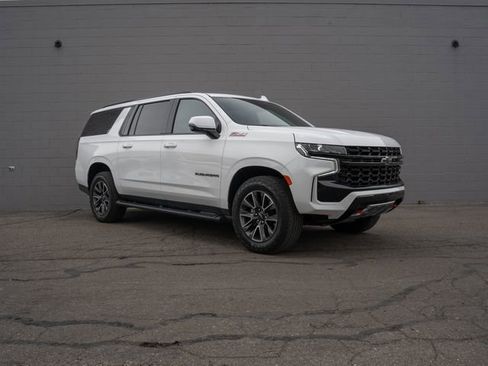 Used 2023 Chevrolet Suburban Z71 w/ Luxury Package AWD/4WD image 9