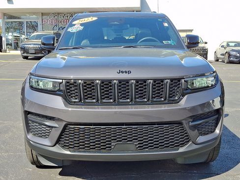 Certified 2023 Jeep Grand Cherokee Altitude image 2