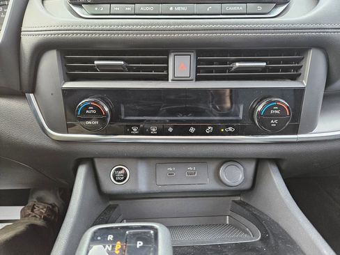 Used 2023 Nissan Rogue SV image 16