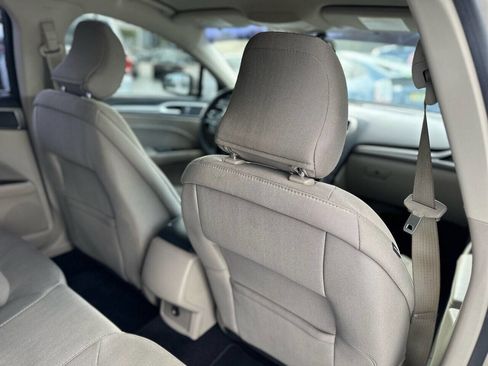 Used 2017 Ford Fusion SE image 25