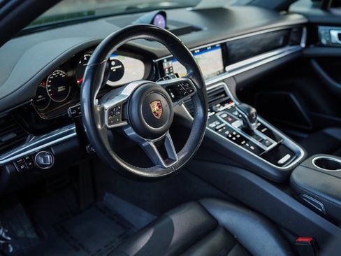 Used 2018 Porsche Panamera 4 image 19
