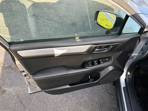 Used 2018 Subaru Outback 2.5i Premium AWD/4WD image 31