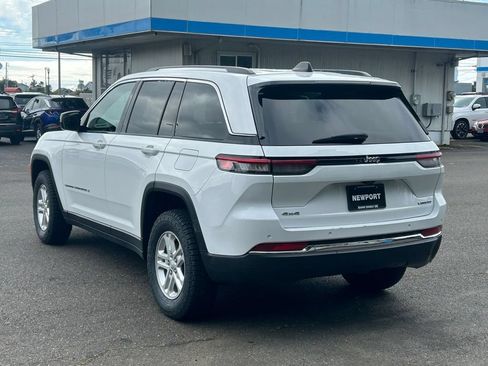 Used 2023 Jeep Grand Cherokee Laredo AWD/4WD image 7