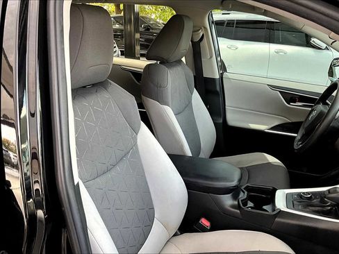Used 2021 Toyota RAV4 XLE image 8